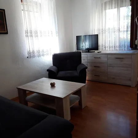 Jahns Hof Apartament *